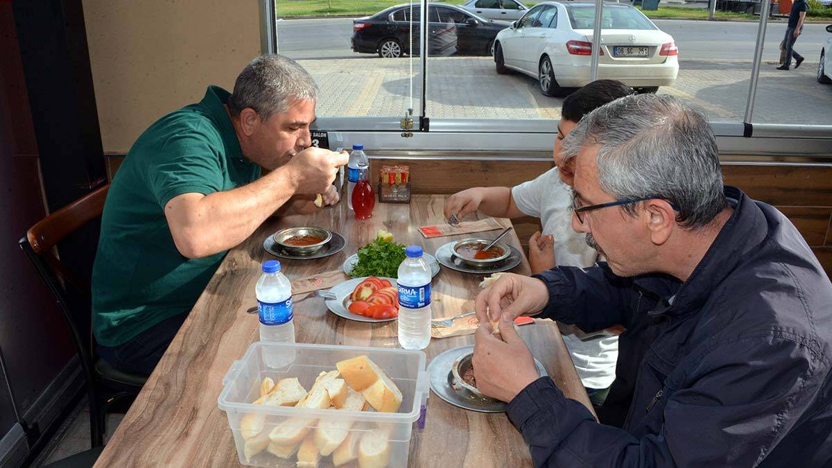 Yasak kalktı Kahramanmaraşlılar paçacılara koştu