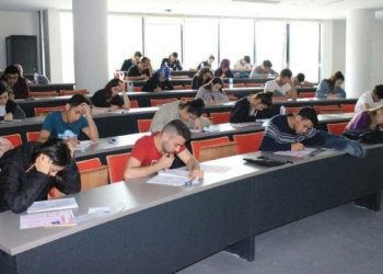 Ders çalışmayı bırakıp deneme çözün