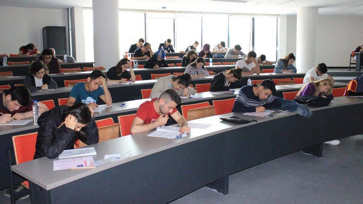 Ders çalışmayı bırakıp deneme çözün