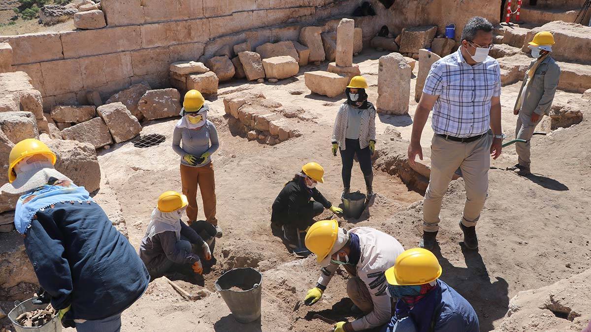 Mithras Tapınağı'na bağlantılı yapılar bulundu