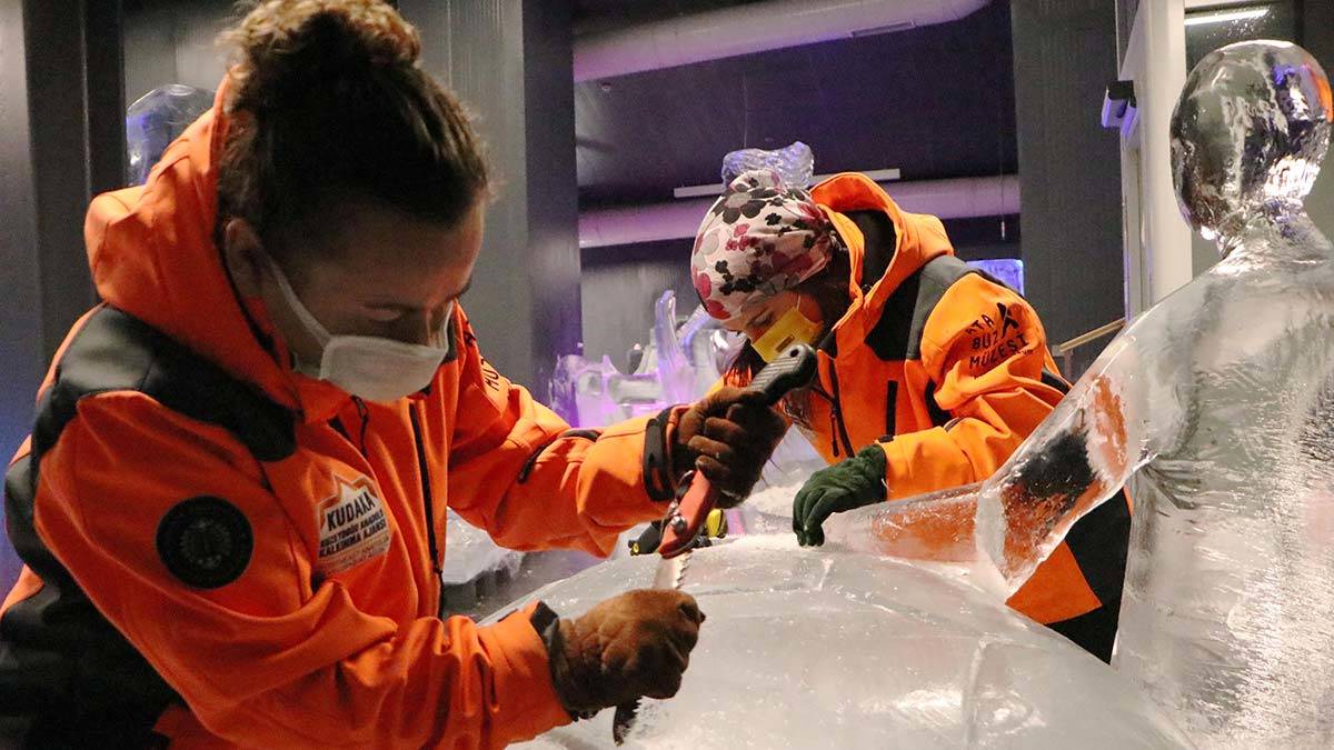 15 Temmuz darbe girişimini buza işliyor