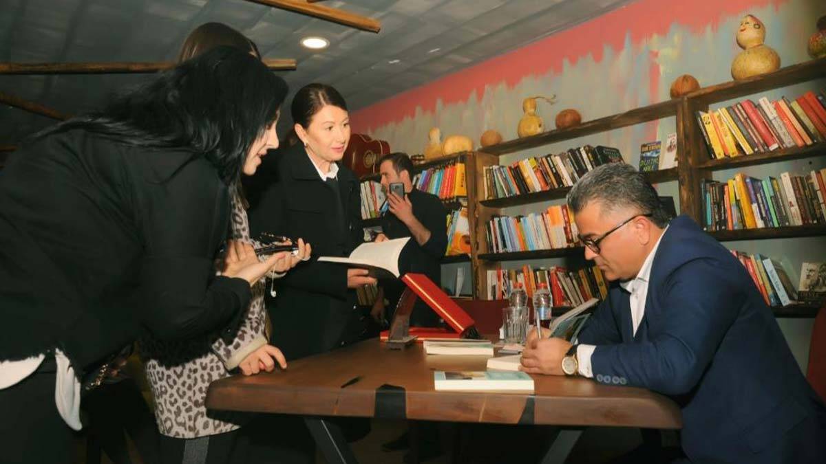 Kitapları ilgi gören söyleşi köşemizin onur konuğu Ali Yılmaz’a eserleri ve yazma serüveni hakkında sorular sorduk bizleri kırmayarak cevapladı.