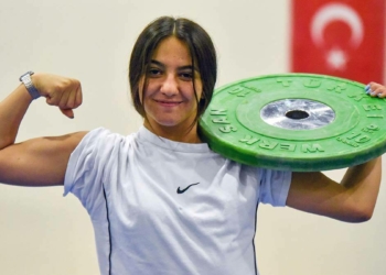 5 Litrelik Bidon ile Çalışan Sporcuya Bronz Madalya
