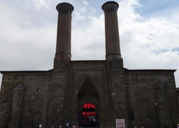 90 eser Çifte Minareli Medrese'de sergileniyor