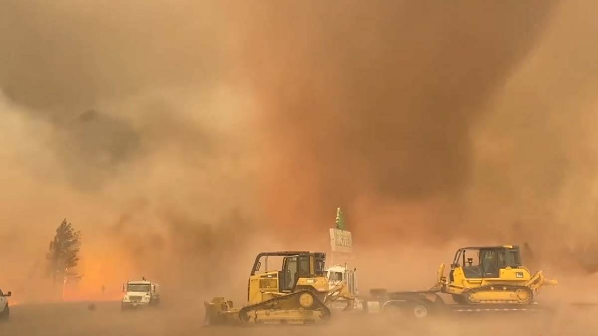 ABD'de alev hortumu görenleri korkuttu