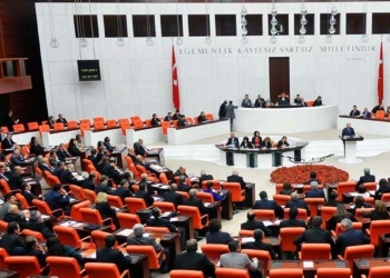 AK Parti 25 maddelik yasa teklifini TBMM'ye sundu