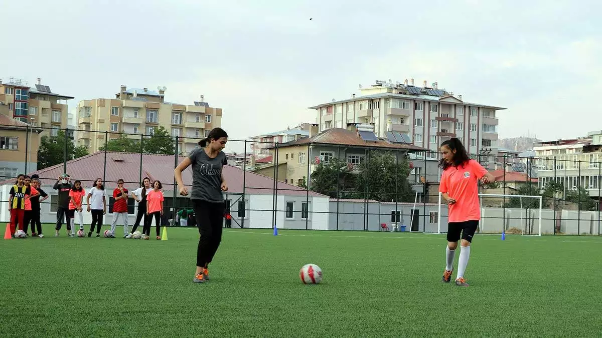 Ailelerinin karsi ciktigi futbolcular tff 3. Liginde 2 - futbol haberleri - haberton