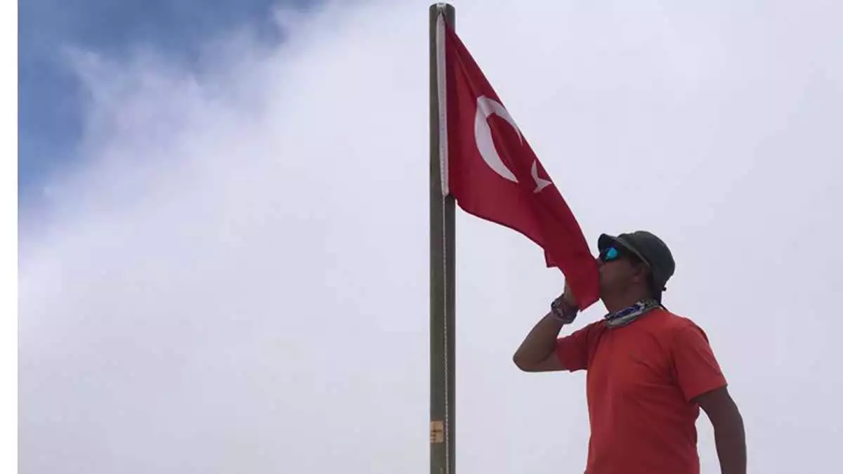Aladağlar’ın 7 zirvesine türk bayrağı