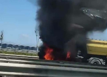Arnavutköy hafriyat kamyonu alev alev yandı