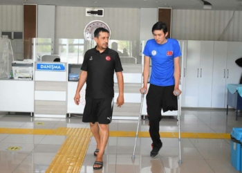 Bacağını kaybetti voleybol sevgisini kaybetmedi