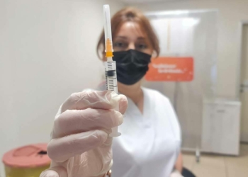 Bakanın Çoğumuzdan İyi Bilir Dediği Hemşireden Aşı Mesajı