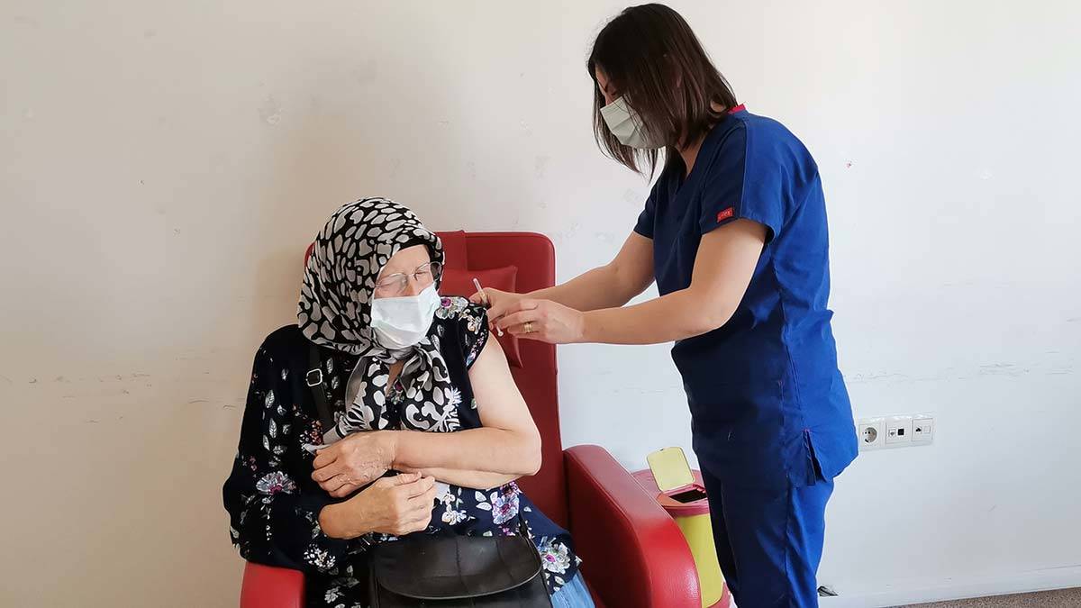 Bakan'ın Paylaştığı Hemşireden Birlik Mesajı