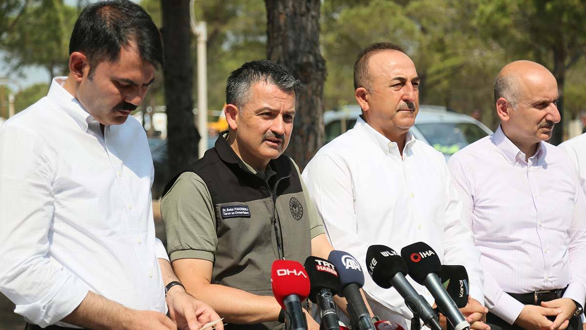 Bakanlar orman yangınlarında son durumu paylaştı