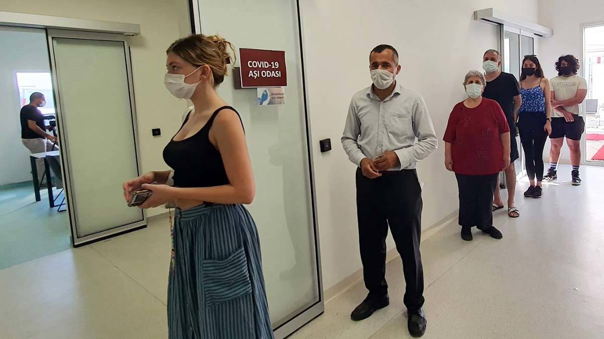 Bayram sabahı aşılama devam ediyor