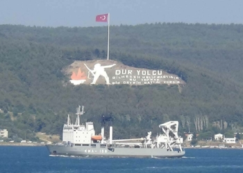 Çanakkale Boğazı'nda askeri gemi hareketliliği