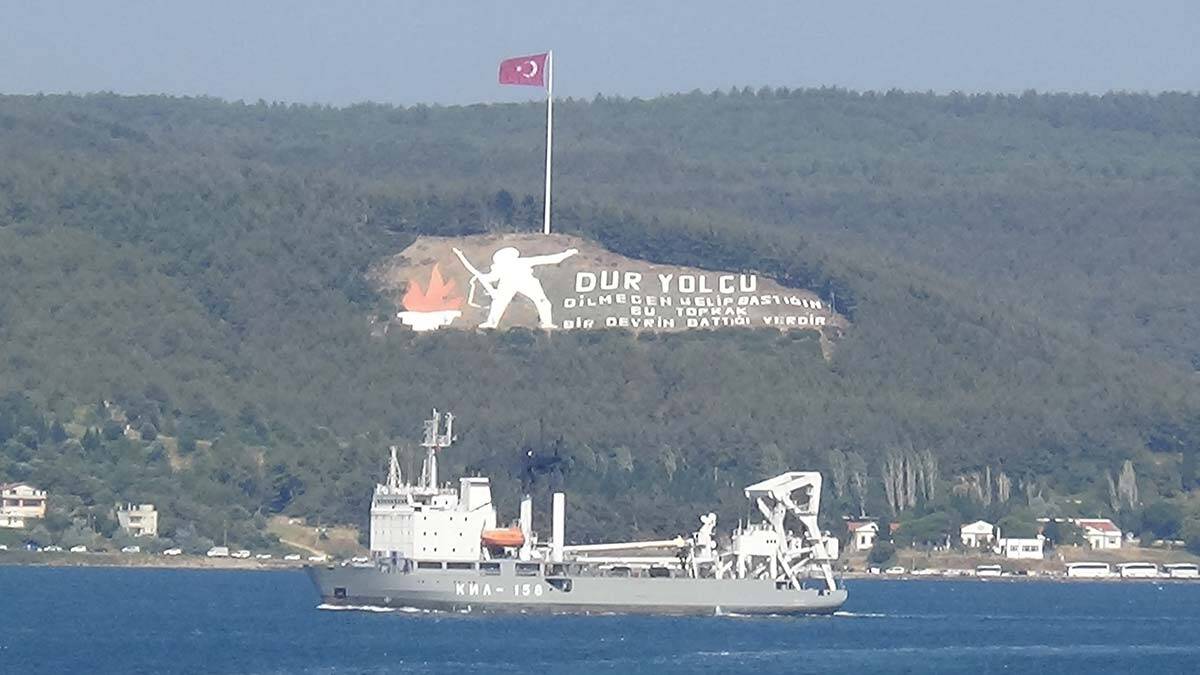 Çanakkale Boğazı'nda askeri gemi hareketliliği