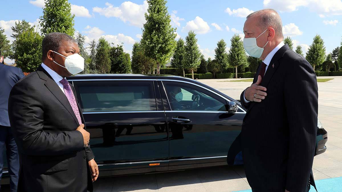 Cumhurbaşkanı Angolalı mevkidaşını karşıladı