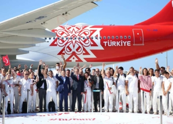 Cumhurbaşkanı Yardımcısı millileri Japonya'ya uğurladı