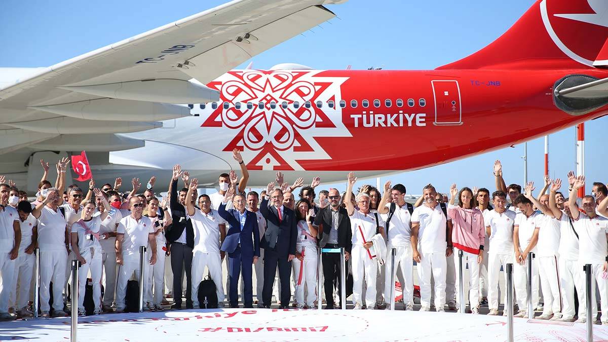 Cumhurbaşkanı Yardımcısı millileri Japonya'ya uğurladı