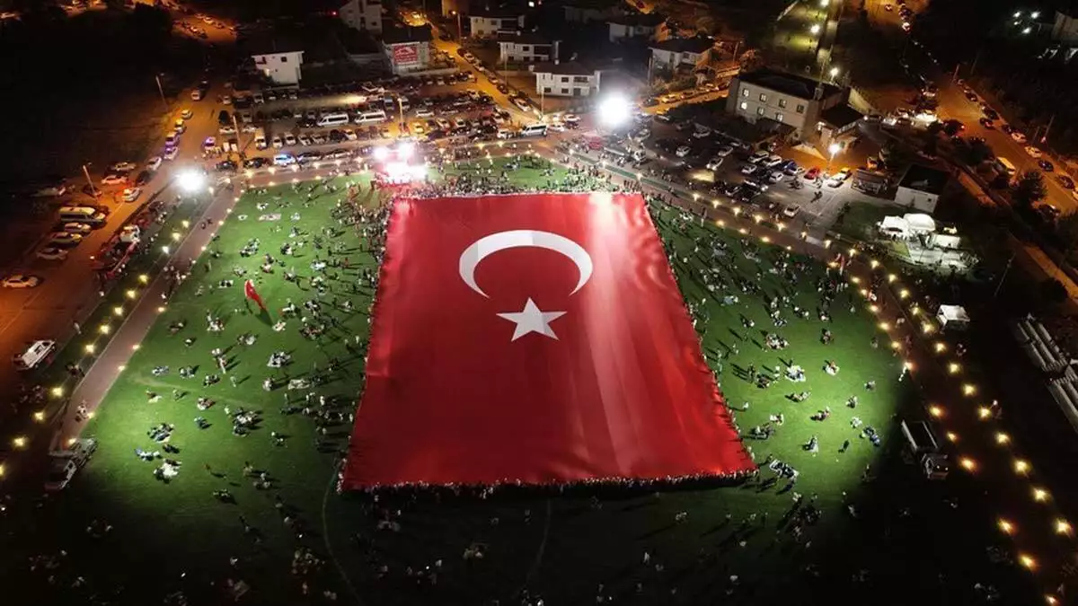 Dünyanın en büyük türk bayrağı kayseri'de açıldı
