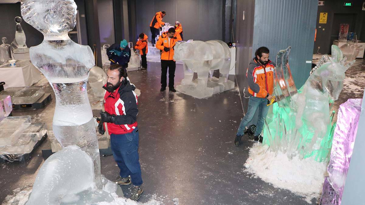 15 Temmuz darbe girişimini buza işliyor