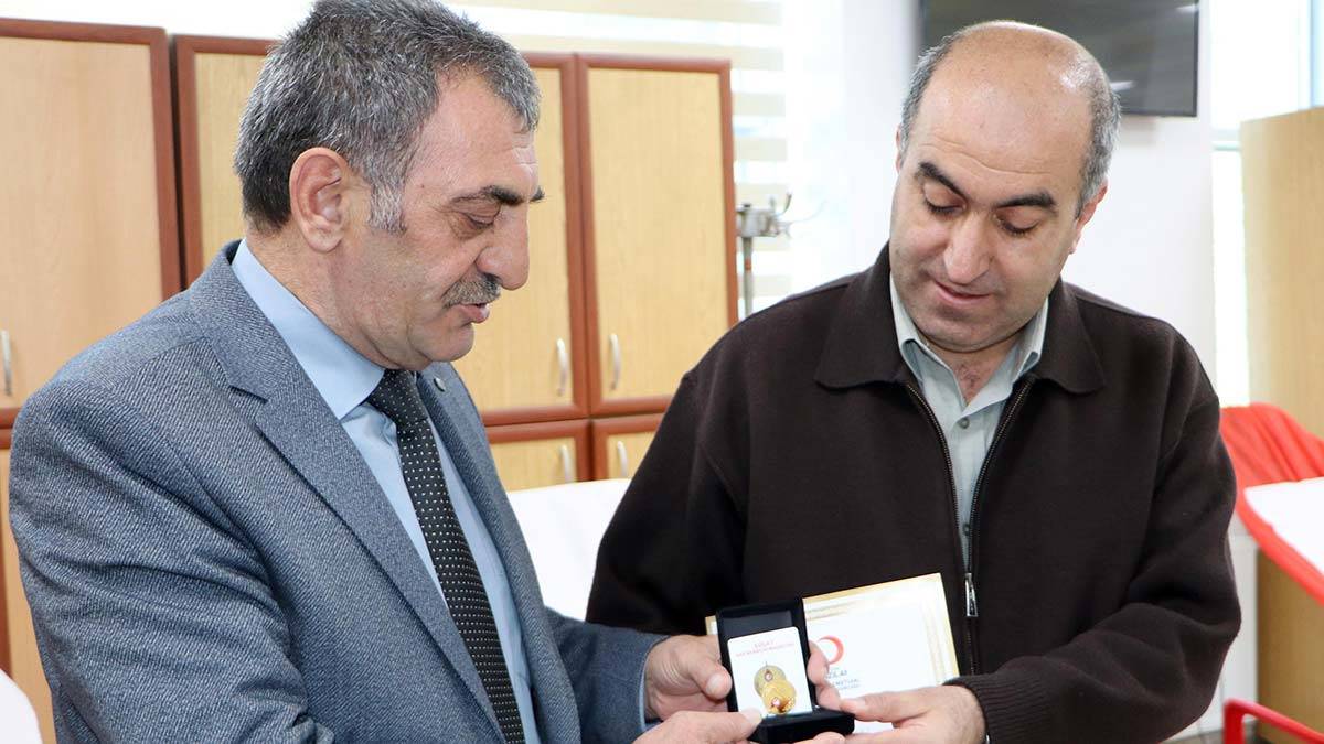 Erzurumlu vatandaş tam 50 ünite kan verdi_