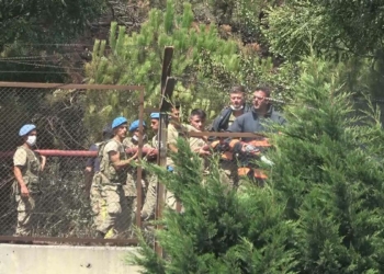 Esenler'de askeri kışladaki ağaçlık alanda yangın