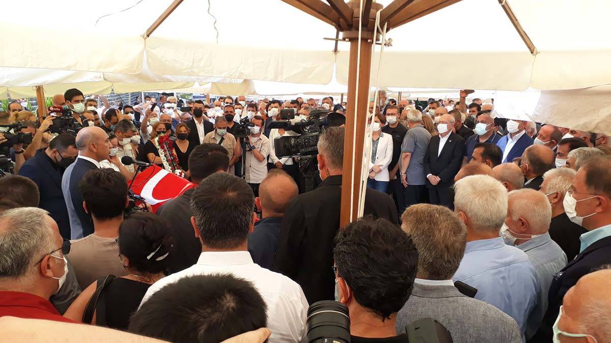 Eski vekil törenle son yolculuğuna uğurlandı