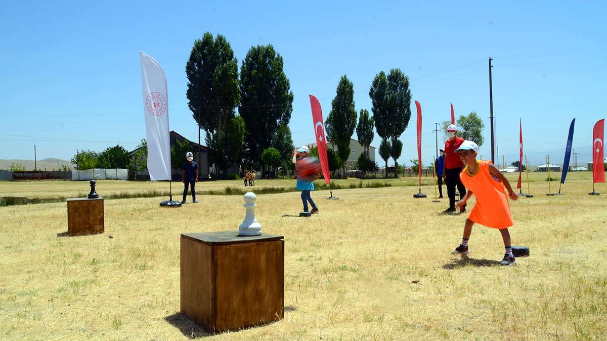 Gençlik Merkezinden Çocuklara Köyvivor Parkuru