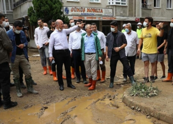 İçişleri Bakanı sel bölgelerine gitti