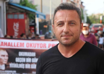 İlkokul müdüründen mahallesinde kitap okuma etkinliği