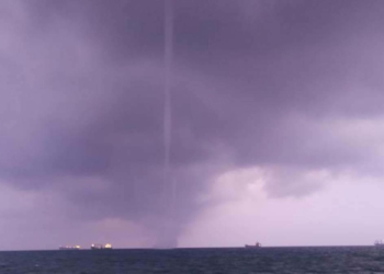 İskenderun'da Hortum Sosyal Tesise Hasar Verdi