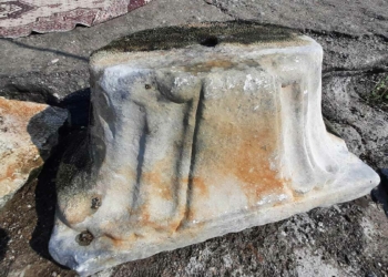 İznik Gölü'nde işlemeli sütun başlığı bulundu