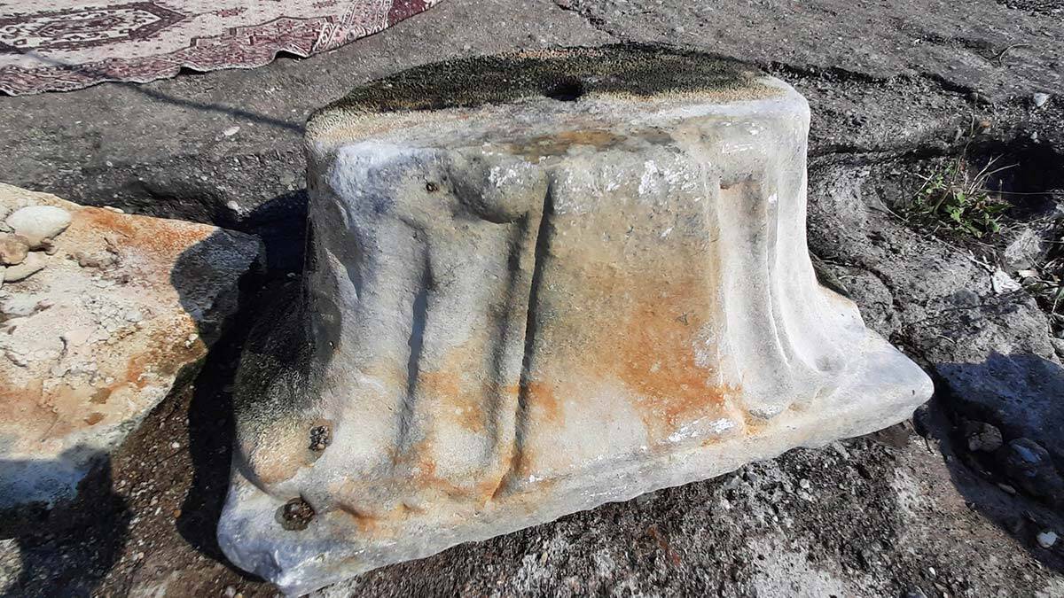 İznik Gölü'nde işlemeli sütun başlığı bulundu