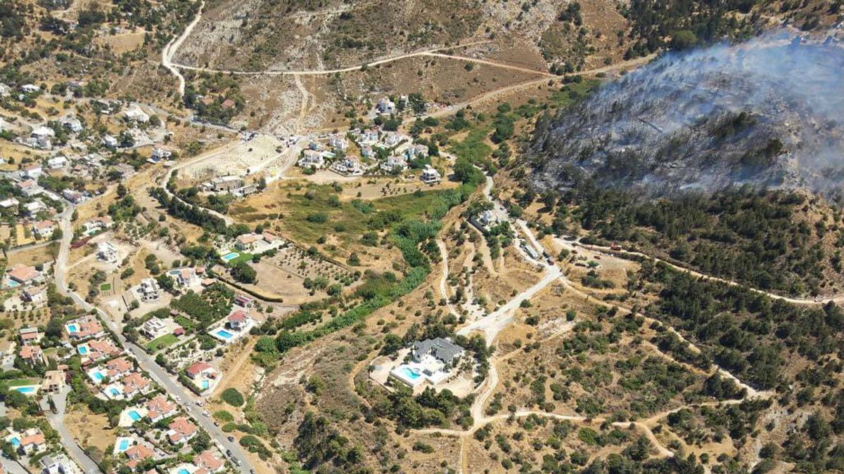 KKTC'deki yangın söndürmeye İHA ve helikopterle destek