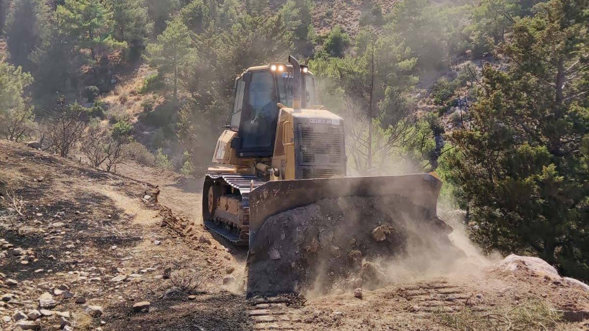 KKTC'deki yangın söndürmeye İHA ve helikopterle destek