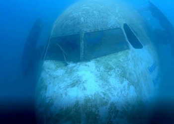 Kuşadası'nda 5 yıl önce batırılan yolcu uçağına ilgi
