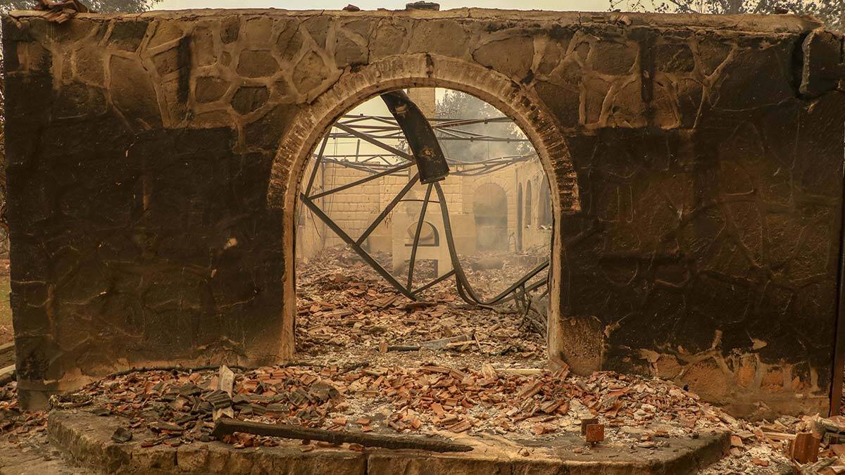 Manavgat'ta büyük yangında 77 ev yandı