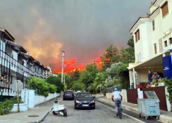 Marmaris'te yangın söndürmeye bakanlıktan destek