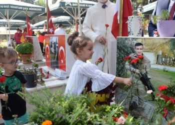 Mersin'de bayram öncesi şehitlik ziyareti