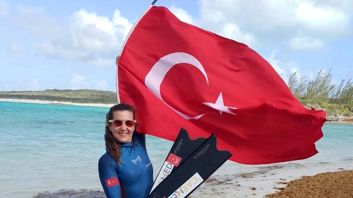 Milli sporcu Türkiye rekorunu şehitlere armağan etti_2