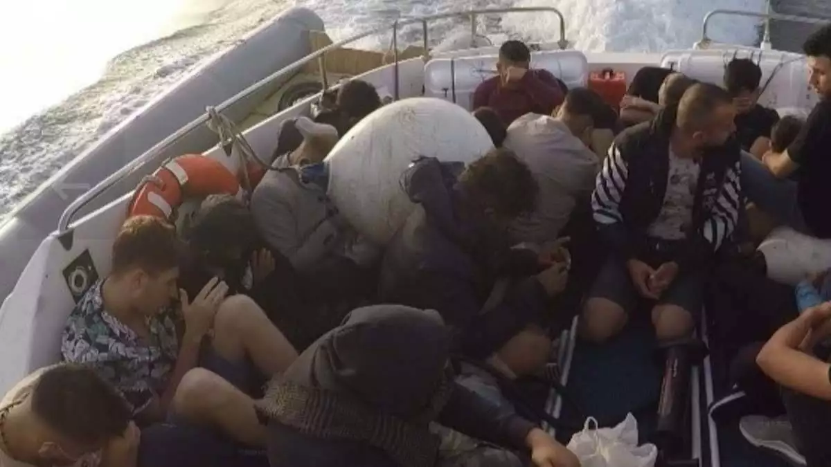 Muğla'da 25 göçmen kurtarıldı