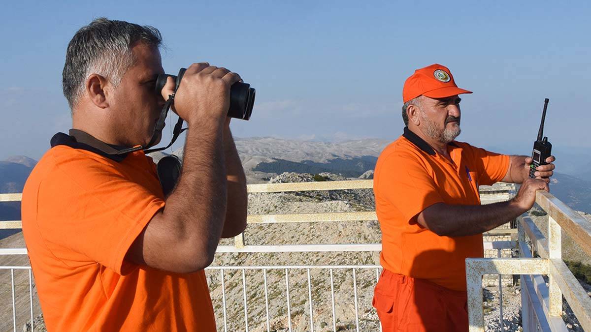 Orman işçileri 24 saat duman avcılığı yapıyor