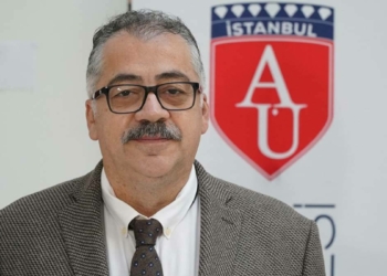 Pandemi sonrası için cerrahi maske uyarısı