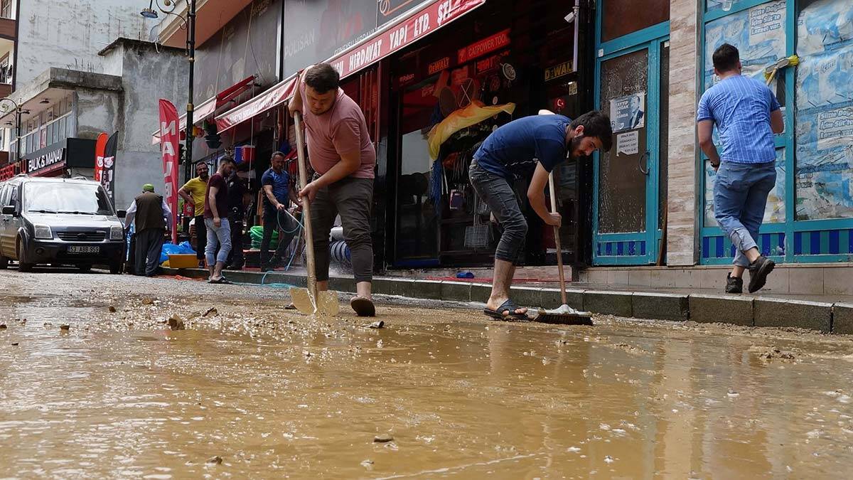 Rize'de hayatını kaybeden 5 kişi defnedildi