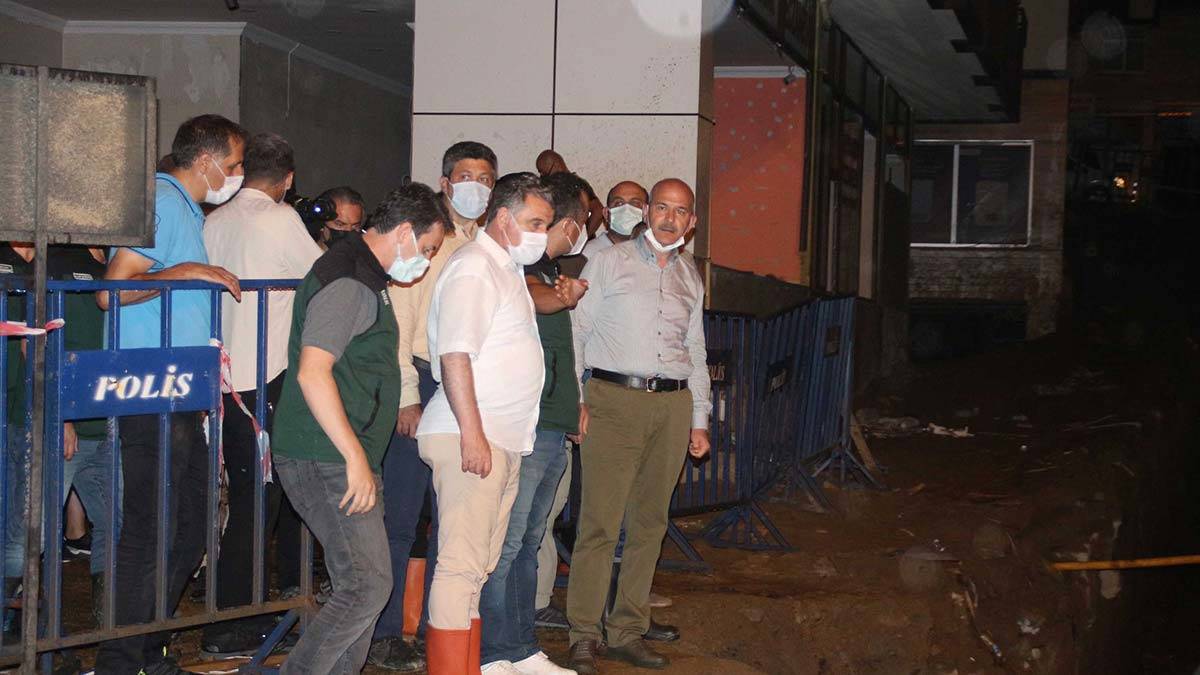 Rize'de riskli evler tahliye edildi