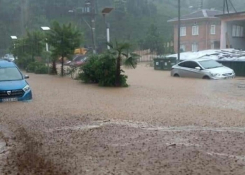 Rize'de sel ve heyelanda 2 ölü 6 kişi aranıyor