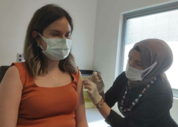 Sağlık Çalışanı ve 50 Yaş Üstü 3.Doz Aşılaması Başladı_3