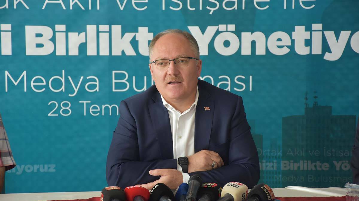 Sivas Belediyesinden kadınlara spor ayakkabı