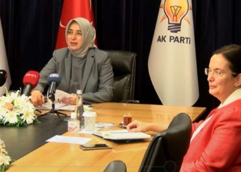 Siyasilerin bayramlaşmasında aşı çağrısı
